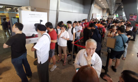 Ratusan Pelanggan Rela Mengantri untuk Dapatkan HUAWEI FreeBuds 3 di Singapura
