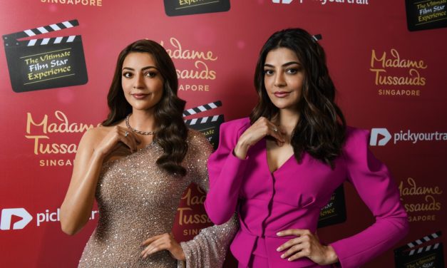 Kajal Aggarwal Didampingi Keluarga Resmikan Figur Lilinnya di Madame Tussauds Singapura