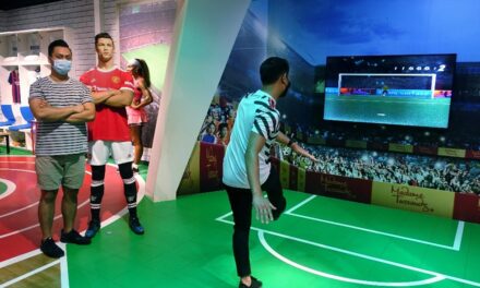 Madame Tussauds Singapura Pasang Jersey Manchester United pada Figur Lilin Cristiano Ronaldo