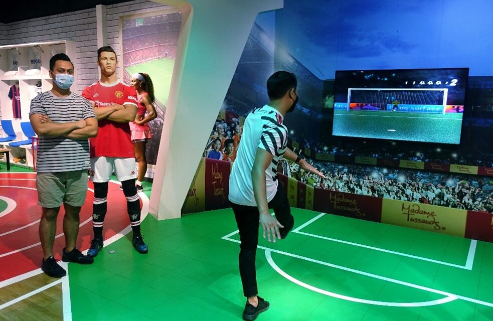 Madame Tussauds Singapura Pasang Jersey Manchester United pada Figur Lilin Cristiano Ronaldo