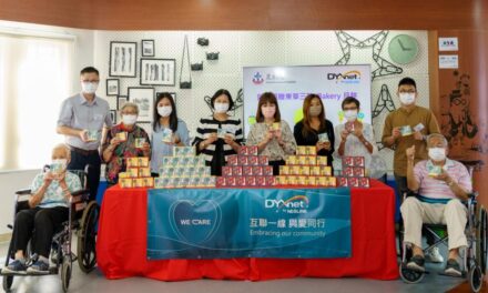 DYXnet Sumbangkan Kue Bulan kepada Lansia di Rumah Sakit Tung Wah Group