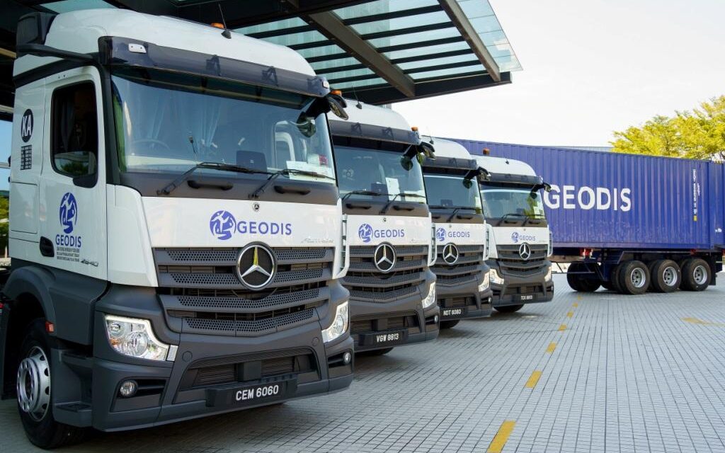 GEODIS Melakukan Pengiriman dengan  Truk Mercedes  yang Dilengkapi Sepenuhnya dalam Pelayanan  Angkutan  Darat di Jaringan Asia yang Diperluas