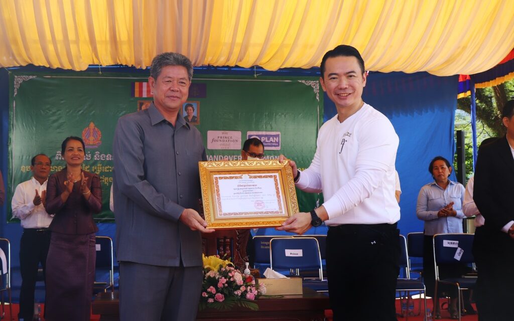 Prince Group dan Plan International Serahkan 198 Tempat Cuci Tangan ke 99 Sekolah di Sihanoukville