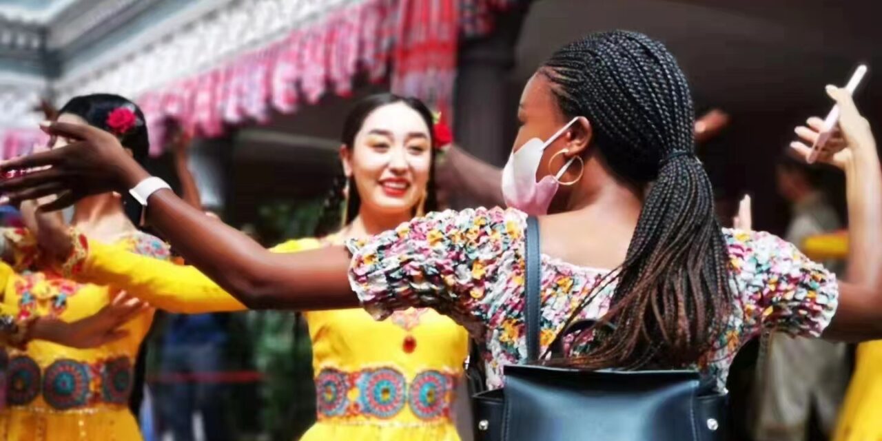 Zhejiang Normal University Luncurkan Program Tur Pertukaran Budaya bagi Siswa Internasional untuk Mempelajari Peran Wanita di Tiongkok
