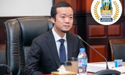 Chen Zhi Chairman Prince Holding Group, Kembali Terima Penghargaan Golden Stevie® sebagai Pengusaha Terbaik Tahun Ini