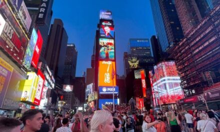 Pendiri TRON Justin Sun Pamerkan USDD di Layar Besar di Times Square, New York