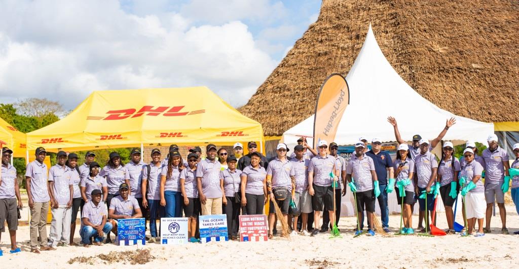 DHL Global Forwarding dan Hapag-Lloyd Sukses Kumpulkan 6.000 kg Sampah dari Garis Pantai di 6 Negara