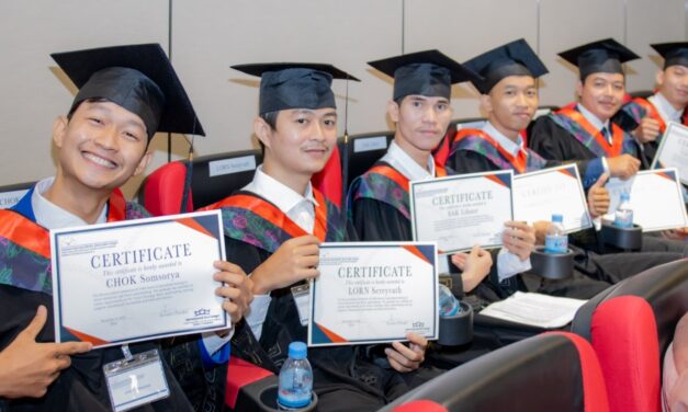 Prince Horology Gelar Wisuda Kelulusan 6 Siswa Kursus Keahlian Pembuatan Jam Swiss di Kamboja