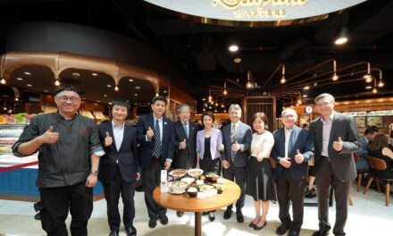 JRE Berkolaborasi dengan Hawker untuk Pameran Seru dari Makanan Warisan Lokal Berbahan Beras Jepang