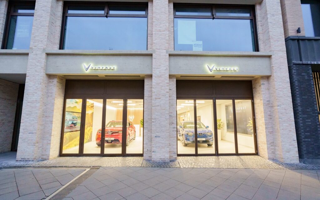 VinFast Resmi Buka Toko Penjualan Mobil Listrik Pertamanya di Cologne dan Paris