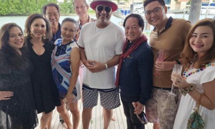 Komedian Terkenal Russell Peters Sewa Superyacht Terbesar di Singapura ‘Star of the Sea’