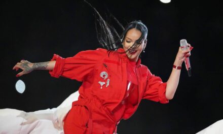 Sistem Nirkabel Sennheiser Digital 6000 Memukau Selama Penampilan Rihanna di Acara Turun Minum Super Bowl LVII