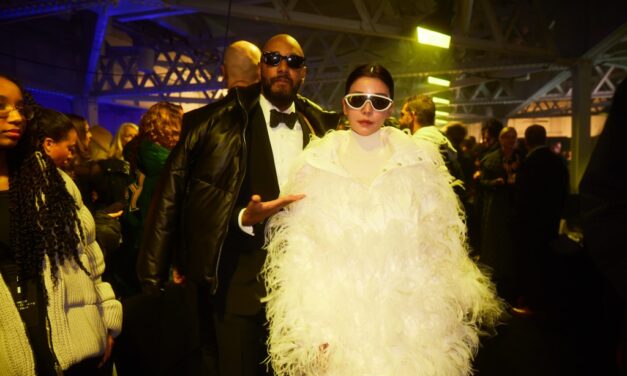 Bintang C-pop Global Tia Lee Berbaur dengan Mode Fesyen dan Selebriti Papan atas di London Fashion Week