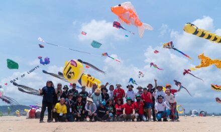 SkyFest 2023: Festival Layang-Layang Internasional Pertama di Kamboja Menarik Lebih dari 10 Ribu Orang di Bay of Lights, Sihanoukville
