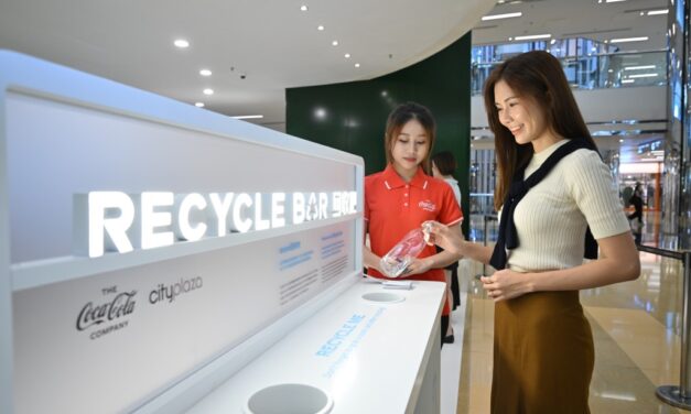 Coca-Cola Luncurkan ‘Recycling Bar’ Pertama di Hong Kong yang Terbuat dari Plastik Daur Ulang