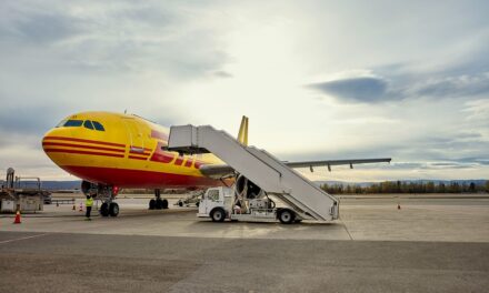 DHL Express Bantu Firma Hukum Global Linklaters Kurangi Emisi Karbon dengan Gunakan Bahan Bakar Penerbangan Berkelanjutan