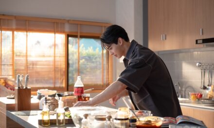 Win Metawin dan Coca-Cola Membuka Keajaiban Momen Makan Bersama Dalam Film Mengharukan Tentang Ikatan Keluarga