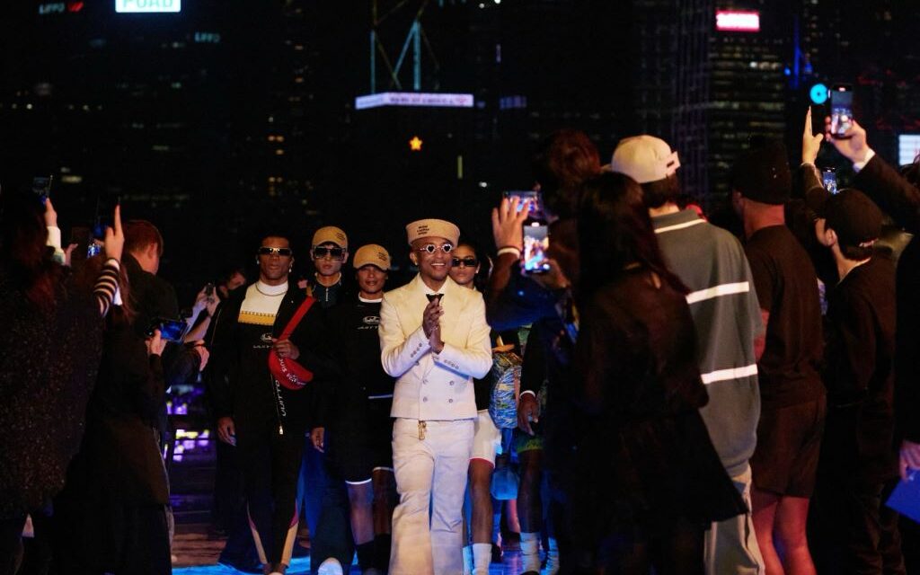 Peragaan Busana Pertama Louis Vuitton dan Pharrell Williams Tegaskan Hong Kong sebagai Panggung Kelas Dunia untuk Iven-iven Besar