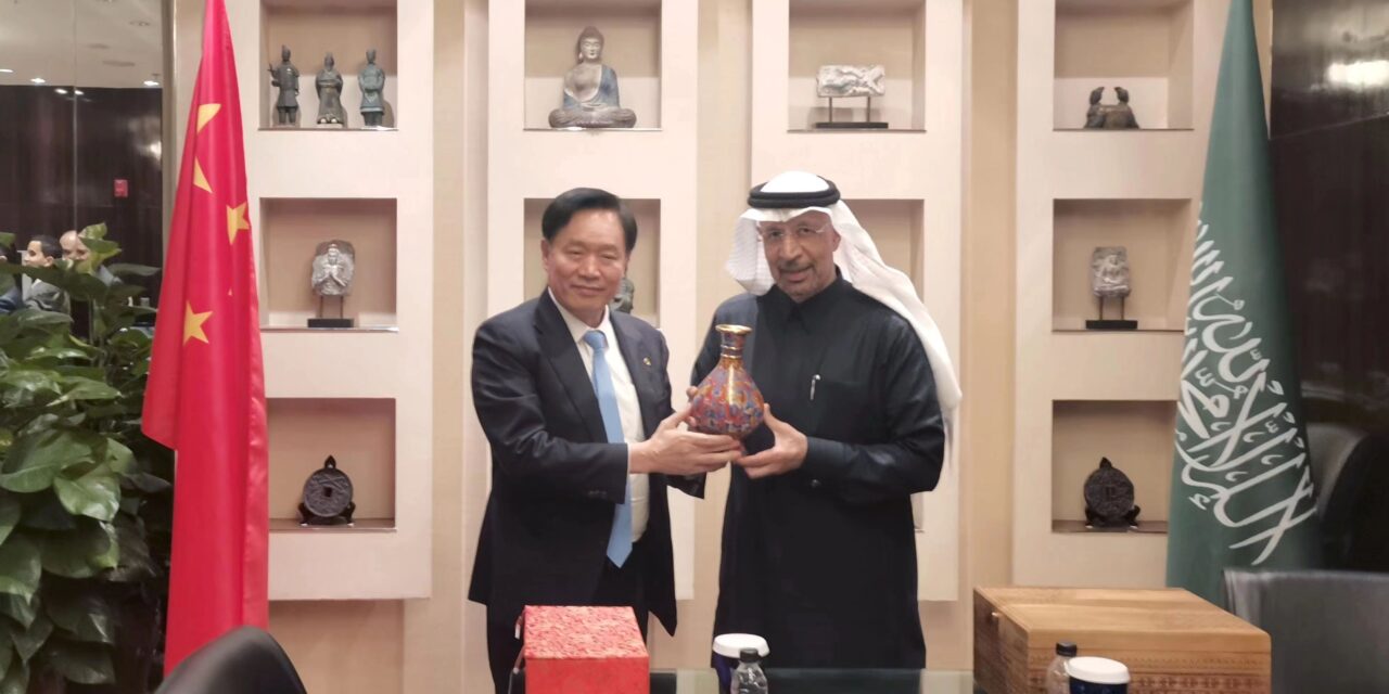 Menteri Investasi Arab Saudi Khalid Al-Falih Lakukan Pertemuan dengan Zhu Gongshan, Chairman GCL Group di Beijing