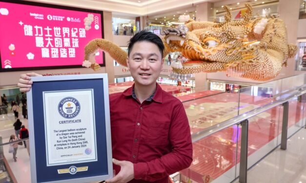 Hong Kong tmtplaza Bekerja Sama dengan Seniman Balon Terkenal, Ciptakan Balon Naga Terbang Sepanjang 33 Meter yang Memecahkan Rekor Dunia Guinness World Record