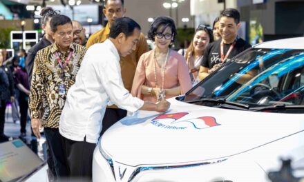 VinFast Resmi Luncurkan Mobil Listrik Setir Kanan Pertamanya di Indonesia