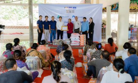 Bay of Lights Sumbangkan Paket Makanan Pokok kepada 70 Keluarga Kurang Mampu di Desa Ong, Komune Ream.