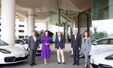 Dusit Thani Bangkok Bermitra dengan Porsche Thailand Sediakan Layanan Limusin Mewah Bespoke untuk Para Tamu