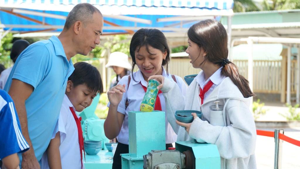 Vietnam Airlines Bergabung dalam Program Aviation Challenge 2024 untuk Imbangi Emisi CO2 dan Mengurangi Limbah Plastik