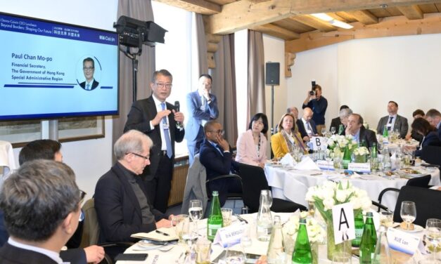 Paul Chan Presentasikan Keunggulan Hong Kong di Pertemuan Tahunan WEF di Davos