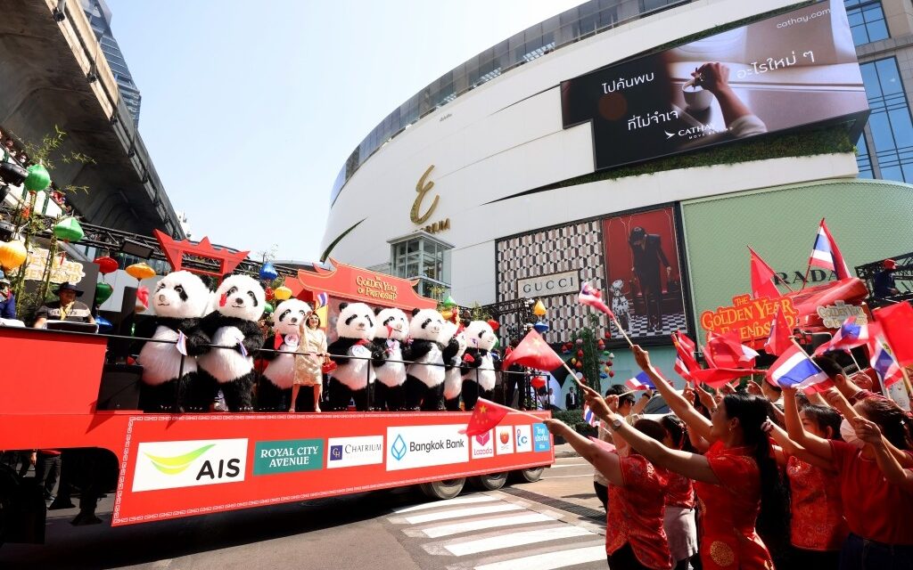 Peringati 50 Tahun Persahabatan Diplomatik Thailand-Tiongkok, EM DISTRICT Bangkok Gelar Perayaan Tahun Baru Imlek Spektakuler dengan 3.000 Panda