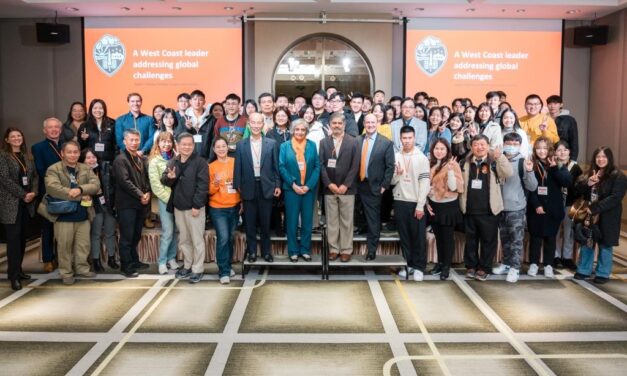 Presiden Oregon State University Tegaskan Kepemimpinan OSU dalam bidang AI, Robotika, Semikonduktor, dan Penelitian Keberlanjutan di Hadapan Alumni dan Mahasiswa Baru