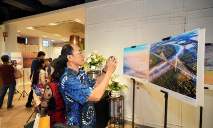Pameran Seni Kaligrafi, Lukisan, dan Fotografi Bertema “Dialog dengan Gunung Que dan Hua” Resmi Dibuka di Singapura