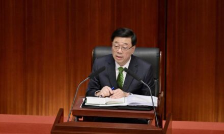 Pengarahan Kebijakan oleh Ketua Eksekutif Daerah Administratif Khusus Hong Kong, John Lee: Membangun Pusat Internasional untuk Bisnis, Investasi, dan Industri Baru
