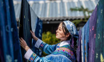 Generasi Muda Tiongkok Menghidupkan Kembali dan Mengubah Kerajinan Kuno untuk Pasar Modern