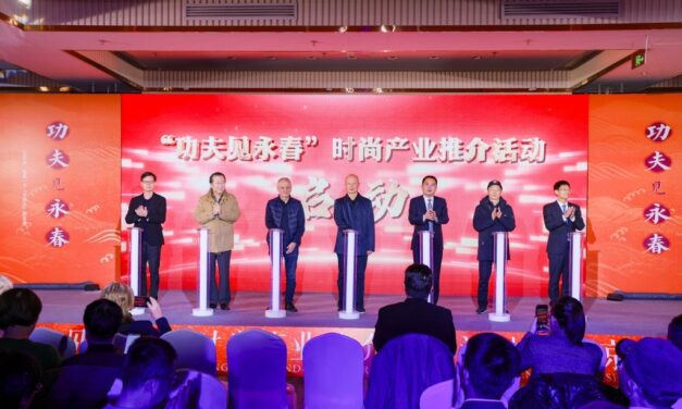 Yongchun Menggelar Acara Promosi Industri Fesyen “Kung Fu Berasal dari Yongchun” di Beijing, Menampilkan Budaya Dupa dan Warisan Budaya Takbenda