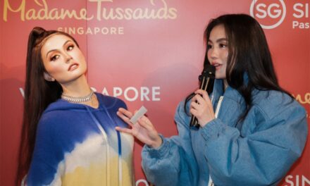 AGNEZ MO Reuni Kembali dengan Patung Lilin dan Penggemarnya dalam Fan Meet Eksklusif di Madame Tussauds Singapura