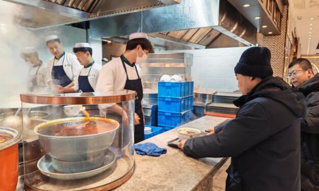 Dari Tepian Sungai Kuning ke Meja Makan di Seluruh Dunia: Lanzhou Beef Noodles Mendapat Transformasi melalui Fusi Lintas Industri